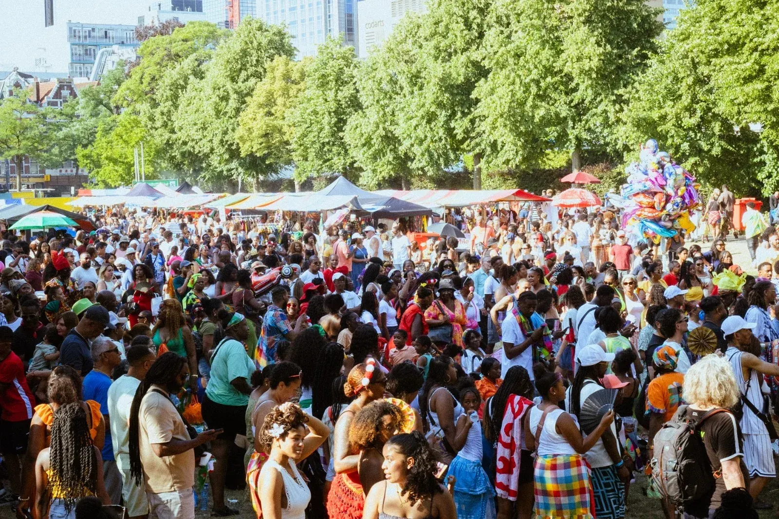 Publiek op het Keti Koti Festival Wijkpark